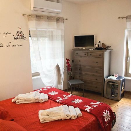 Casale Del Sole Garda Acomodação com café da manhã Monzambano Exterior foto