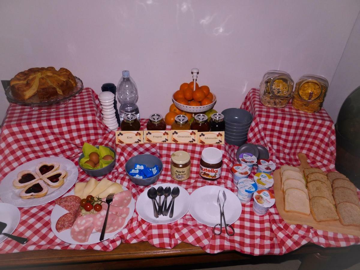 Casale Del Sole Garda Acomodação com café da manhã Monzambano Exterior foto