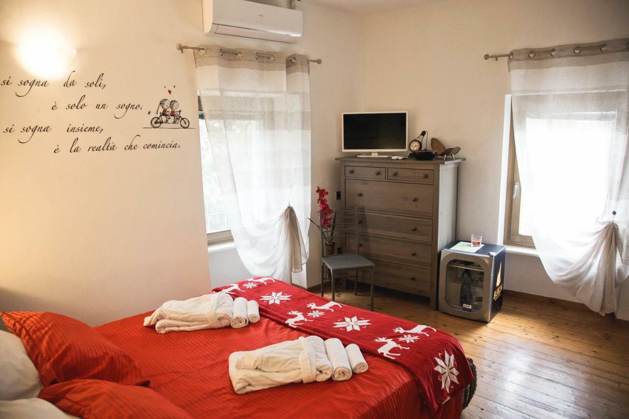 Casale Del Sole Garda Acomodação com café da manhã Monzambano Exterior foto