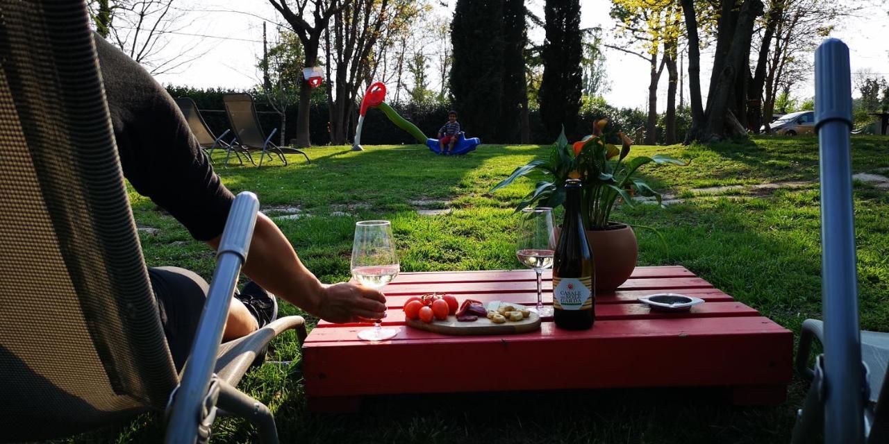 Casale Del Sole Garda Acomodação com café da manhã Monzambano Exterior foto